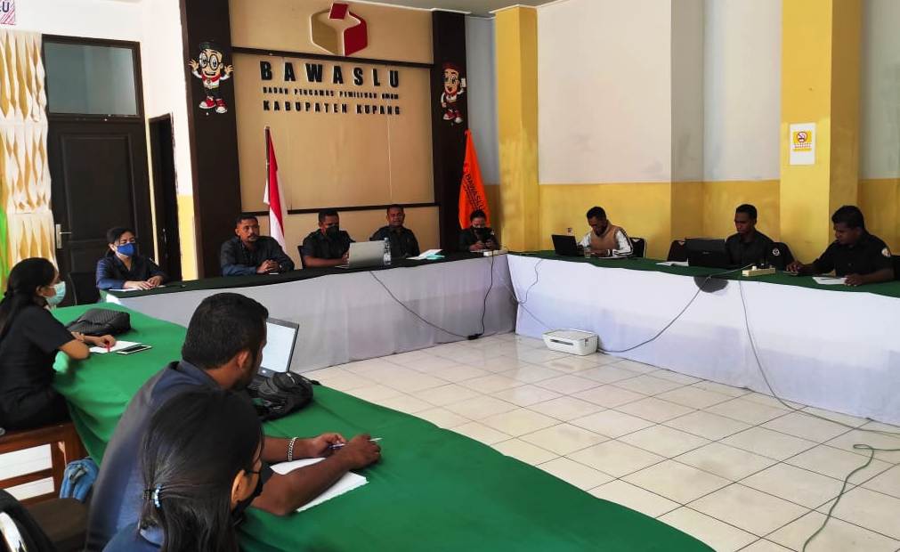 Bawaslu Kabupaten Kupang Gelar Rapat Pengelolaan dan Pelayanaan Data Informasi Publik