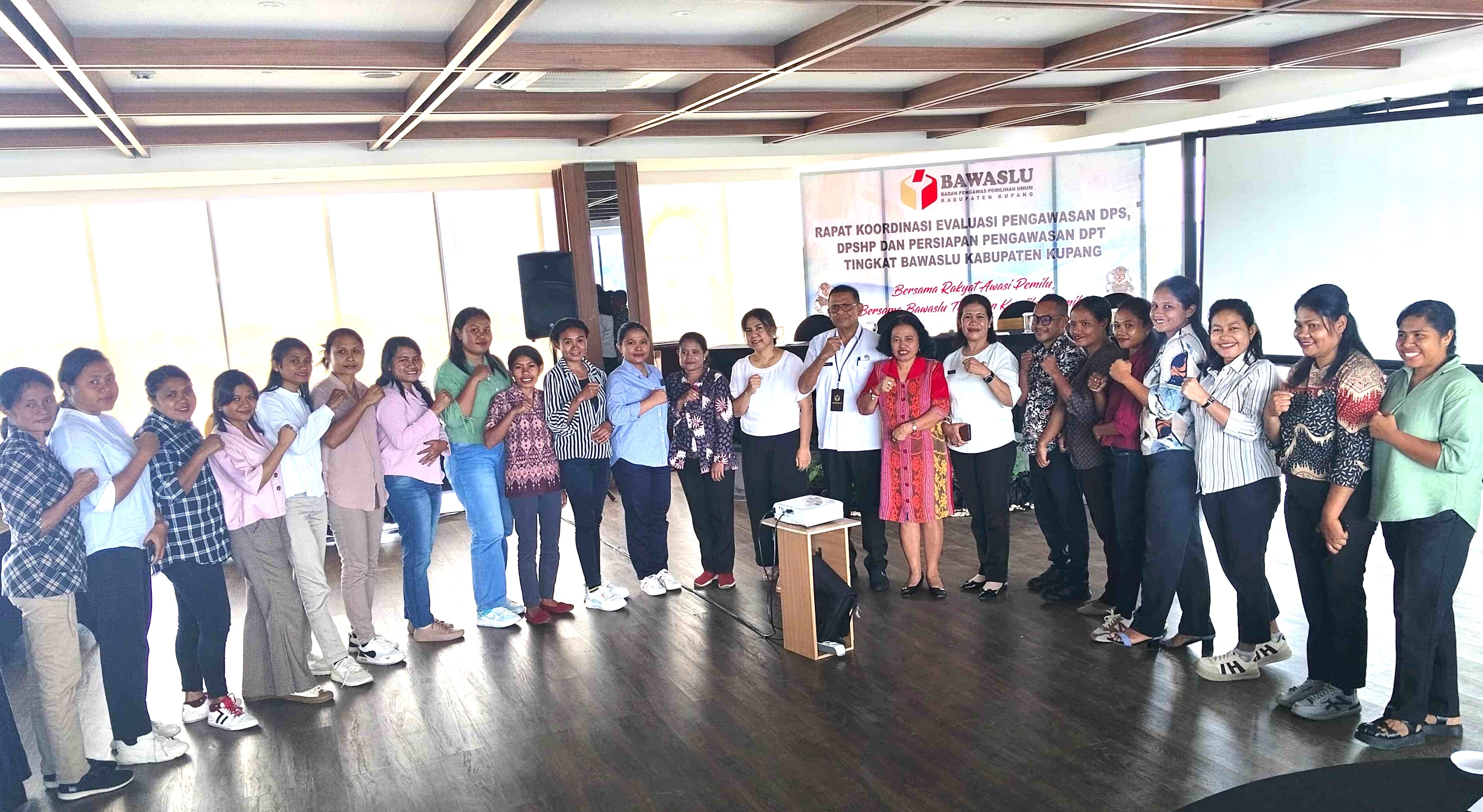 Bawaslu Kabupaten Kupang Rakor Evaluasi Pengawasan DPS DPSHP dan Persiapan Pengawasan DPT