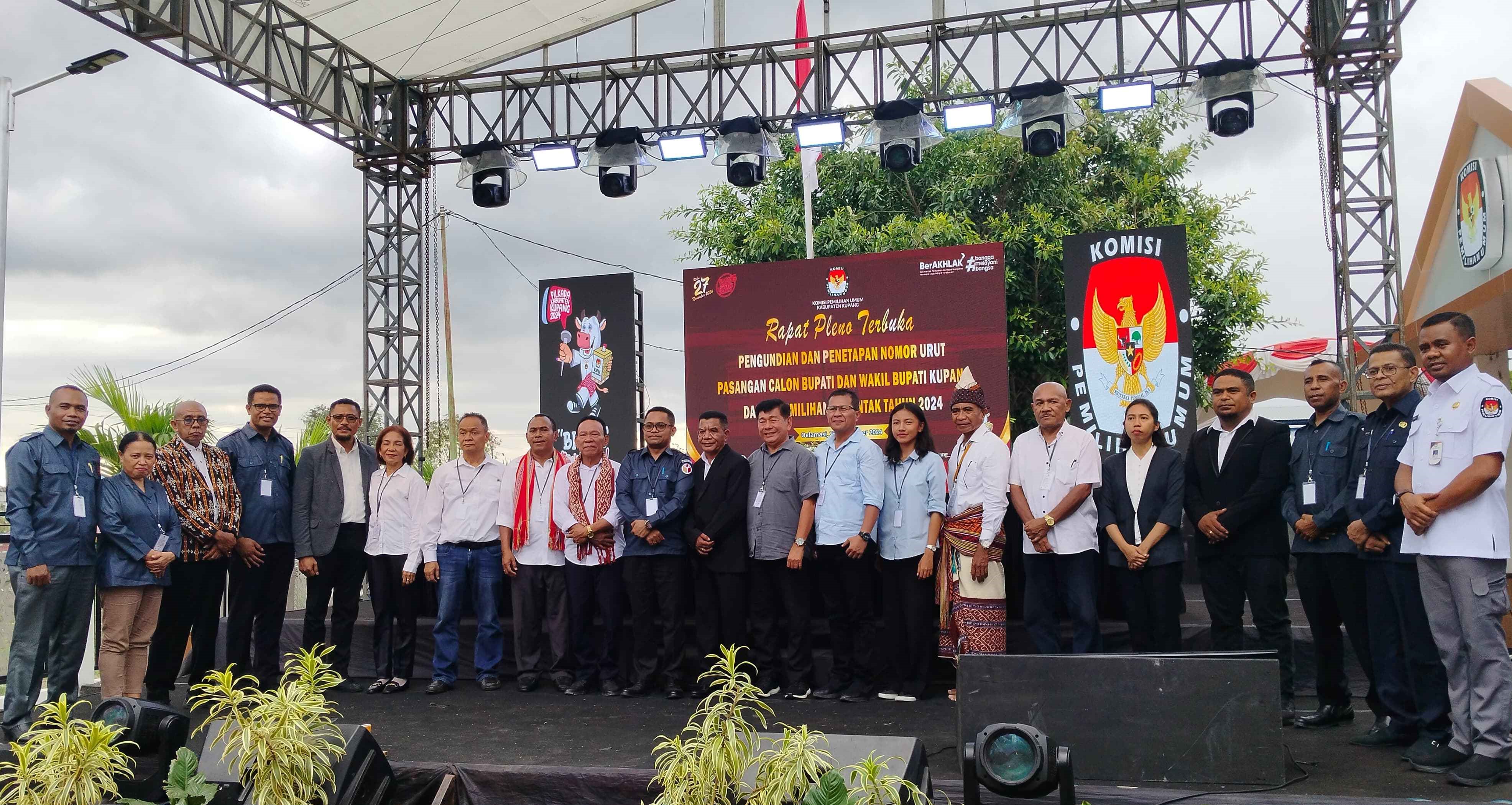 Bawaslu Kawal Pengundian dan Penetapan Nomor Urut 5 Paslon Bupati dan Wakil Bupati Kupang 