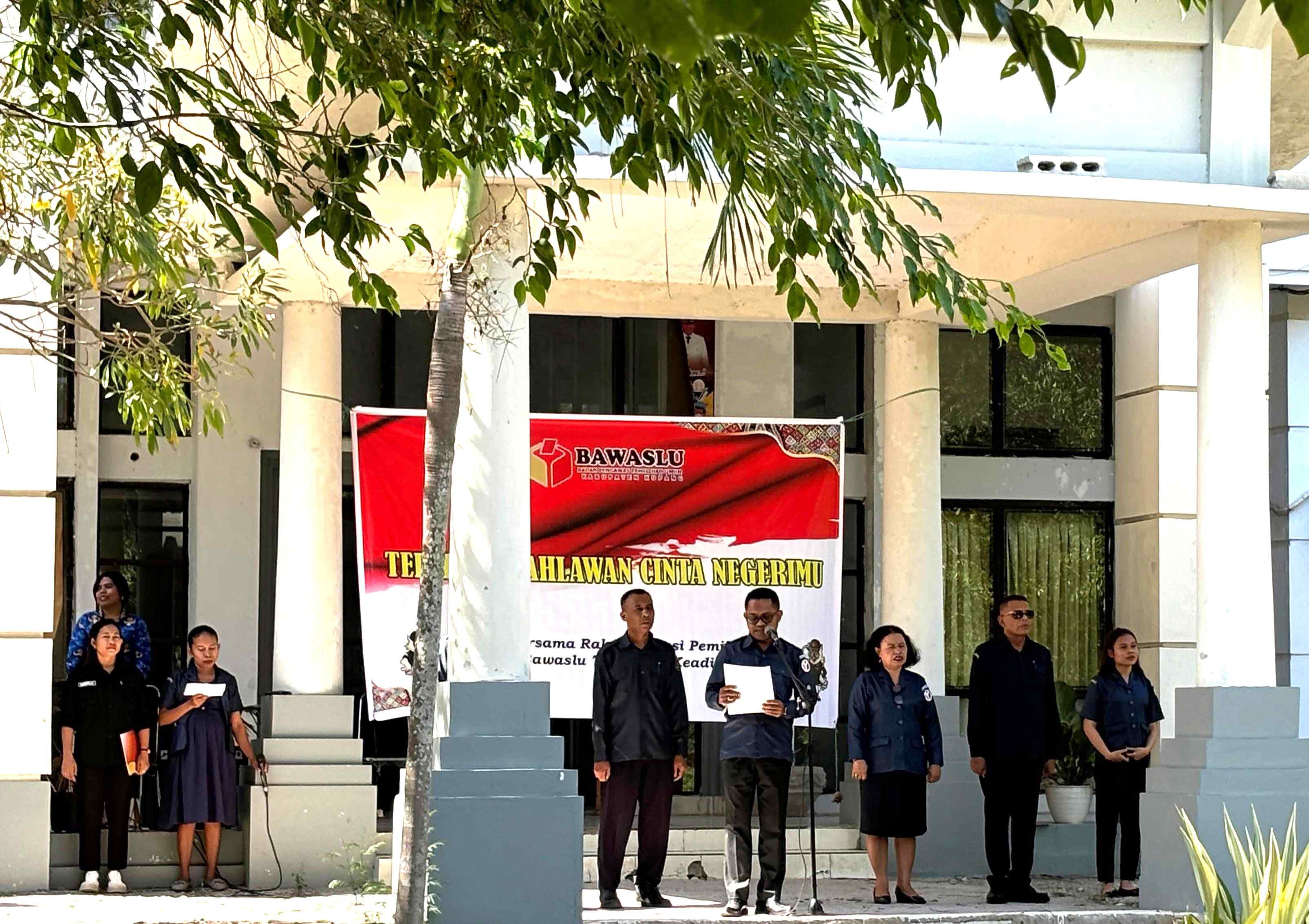 Teladani Pahlawanmu, Cintai Negerimu