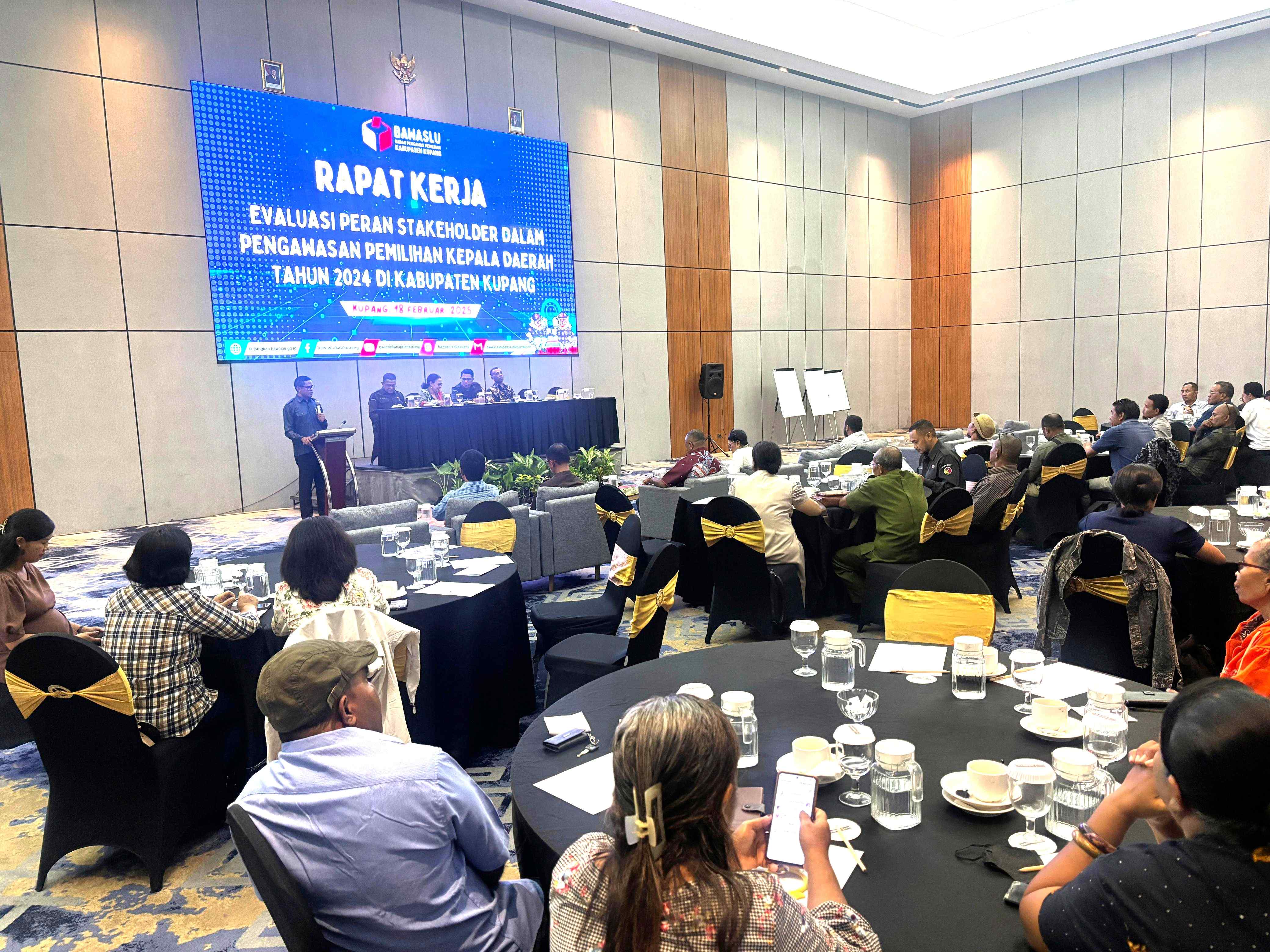Bawaslu Kabupaten Kupang Gelar Rapat Kerja Evaluasi
