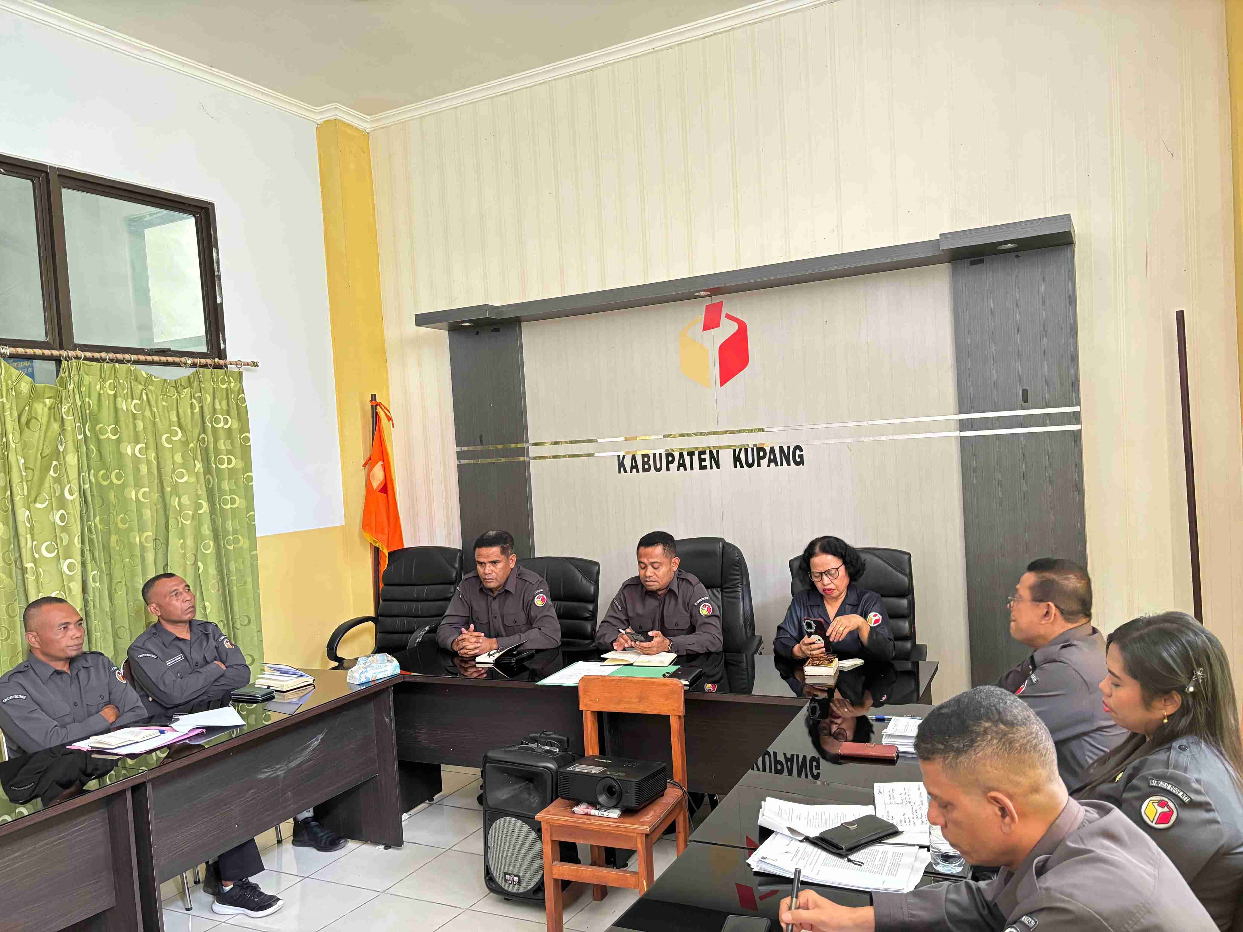 Rapat Internal Bawaslu Kupang: Bangun Komitmen dan Tingkatkan Kinerja Lembaga