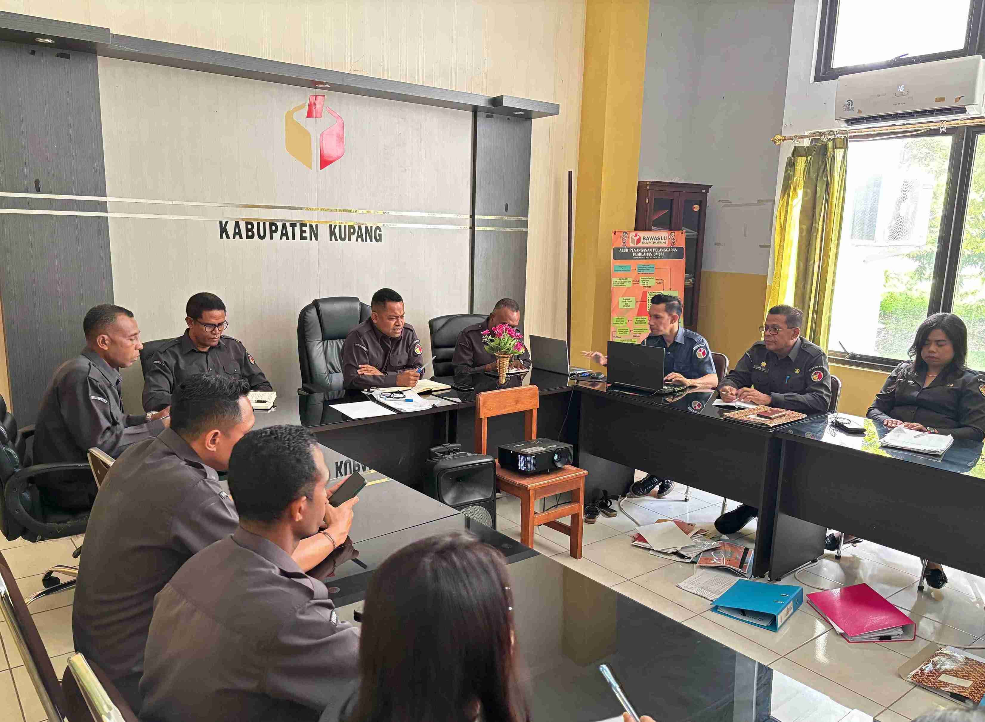 Yuk, Kenali Aturan Baru! Bawaslu Kupang Bahas PKPU 1/2025 soal Data Pemilih