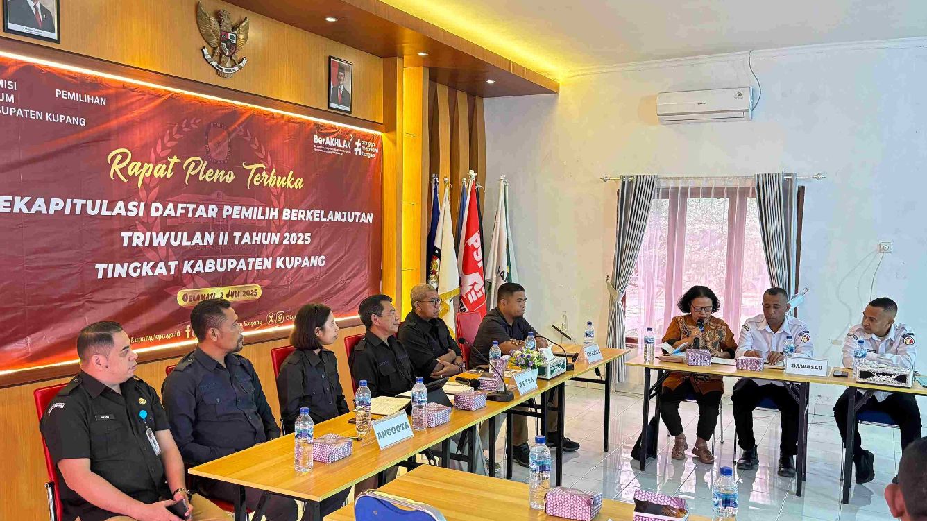 Bawaslu Kab Kupang Awasi Rapat Pleno Rekapitulasi DPB, Temukan Data Pemilih Tidak Akurat