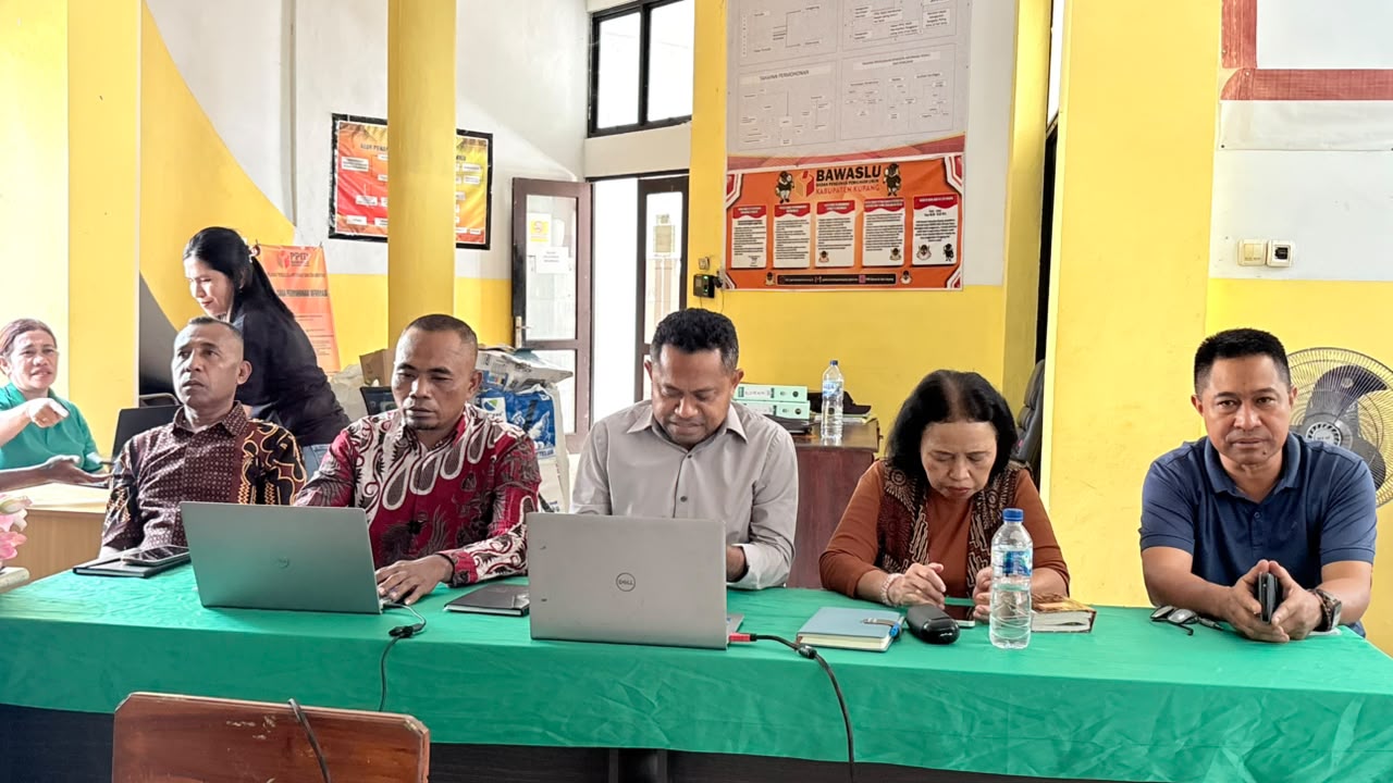Jajaran Pimpinan Bawaslu Kabupaten Kupang saat mengikuti Kegiatan  Rapat Sumber Daya Manusia (SDM) Pengawas dan Kesekretariatan Tahun 2026