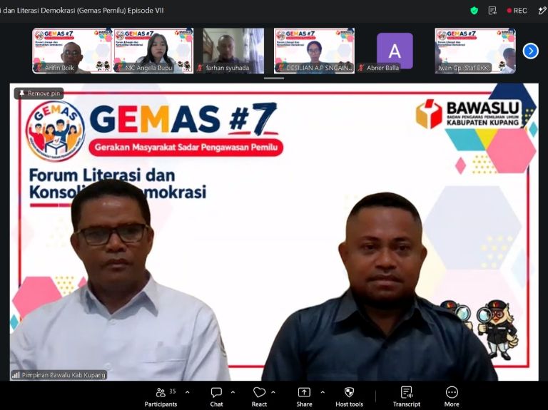 Ketua Bawaslu Kabupaten Kupang Marthoni Reo, S.H. dan Koordinator Divisi Penanganan Pelanggaran dan Data Informasi Adam Horison Bo, S.H. saat menyampaikan pengantar pada kegiatan Gemas Edisi VII