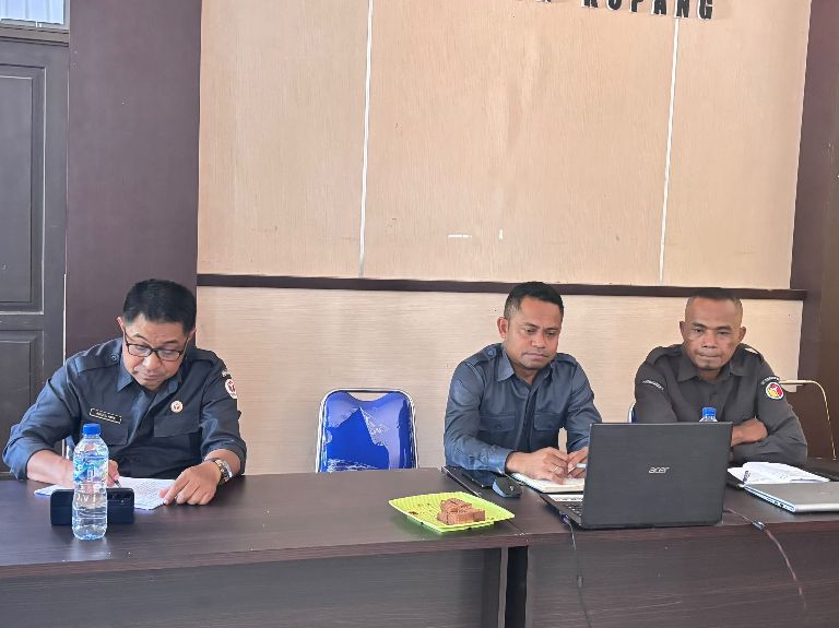 Jajaran Pimpinan Bawaslu Kabupaten Kupang saat mengikuti kegiatan Rapat Koordinasi Implementasi Reformasi Birokrasi Tahun 2026