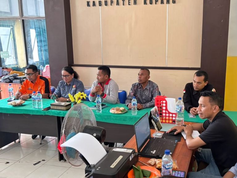 Suasana Rapat Kajian Hukum Bawaslu Kabupaten Kupang