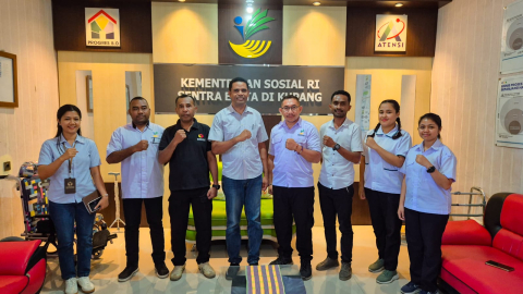 Foto bersama pihak Kementerian Sosial RI Setra Efata di Kupang