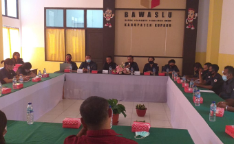 Bawaslu Kabupaten Kupang  Gelar Rapat Dalam Kantor (RDK) Pengambangan Media Cetak Menghadirkan Narasumber Profesional