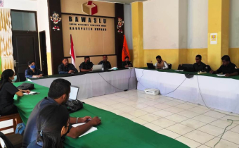 Bawaslu Kabupaten Kupang Gelar Rapat Pengelolaan dan Pelayanaan Data Informasi Publik