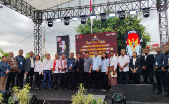 Bawaslu Kawal Pengundian dan Penetapan Nomor Urut 5 Paslon Bupati dan Wakil Bupati Kupang 