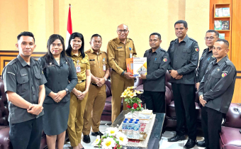 Bawaslu Kab Kupang Serahkan Laporan Akhir Pengawasan Pilkada 2024 Kepada Plt. Sekda Kabupaten Kupang