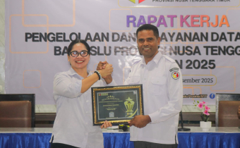 Bawaslu Kabupaten Kupang Raih Predikat Informatif pada Anugerah Keterbukaan Informasi Publik 2025