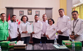 Foto bersama Pimpinan Bawaslu Kabupaten Kupang bersama Jajaran DPC Partai Kebangkitan Bangsa (PKP) Kabupaten Kupang 