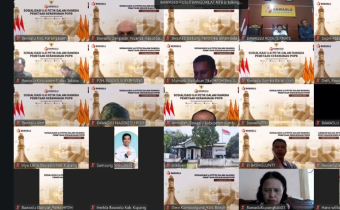 Tangkapan layar Koordinator Divisi P2H Bawaslu Kabupaten Kupang Maria Yulita Sarina S.E., saat mengikuti Sosialisasi Uji Petik dalam rangka Riset Pemetaan Kerawanan Isu Strategis Pemutakhiran Data Pemilih Berkelanjutan (PDPB) 