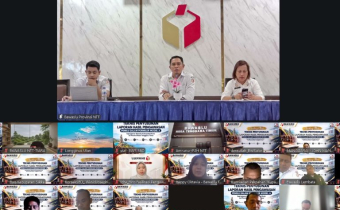 Tangkapan layar saat Jajaran Bawaslu Kabupaten Kupang saat mengikuti Coaching Clinic Penguatan Kapasitas Penyusunan Formulir Model A Hasil Pengawasan secara daring. 