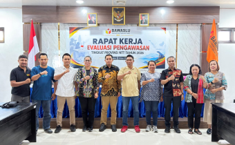 Koordinator Divisi P2H Bawaslu Kabupaten Kupang Maria Yulita Sarina, S.E. saat mengikuti Rapat Kerja Evaluasi Pengawasan Tingkat Provinsi Nusa Tenggara Timur Tahun 2026.