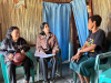 Koordinator P2H Bawaslu Kabupaten Kupang Maria Yulita Sarina, S.E saat melakukan pengawasan pepencocokan dan penelitian (coktas) terhadap pemutakhiran data pemilih berkelanjutan yang dilaksanakan KPU Kabupaten Kupang di Kelurahan Oesao