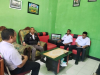 Koordinator Divisi Hukum dan Penyelesaian Sengketa Bawaslu Kabupaten Kupang Jakaria Senin, S.Sos dan Staf saat Melakukan Konsolidasi Demokrasi dengan Aparat Desa di Desa Kuimasi